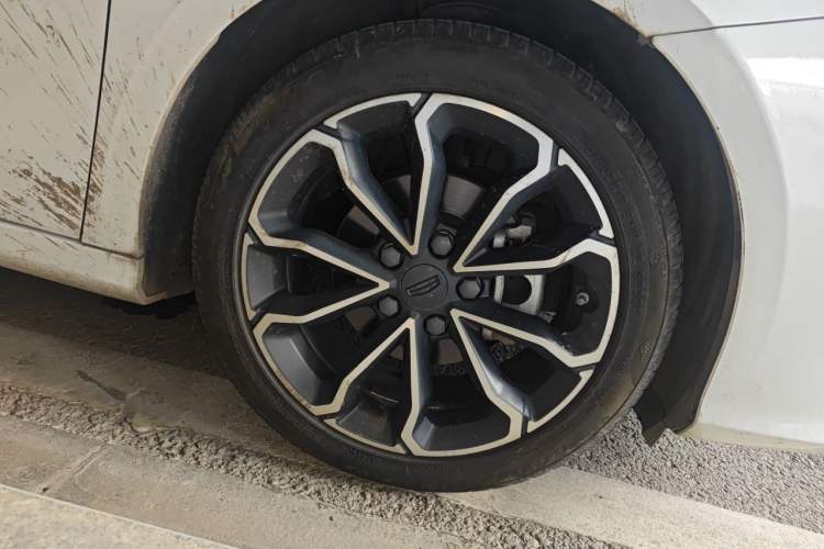 Used Geely Auto Binray 2021 1.4T CVT Asian Games Edition Right Front Wheel Hub
