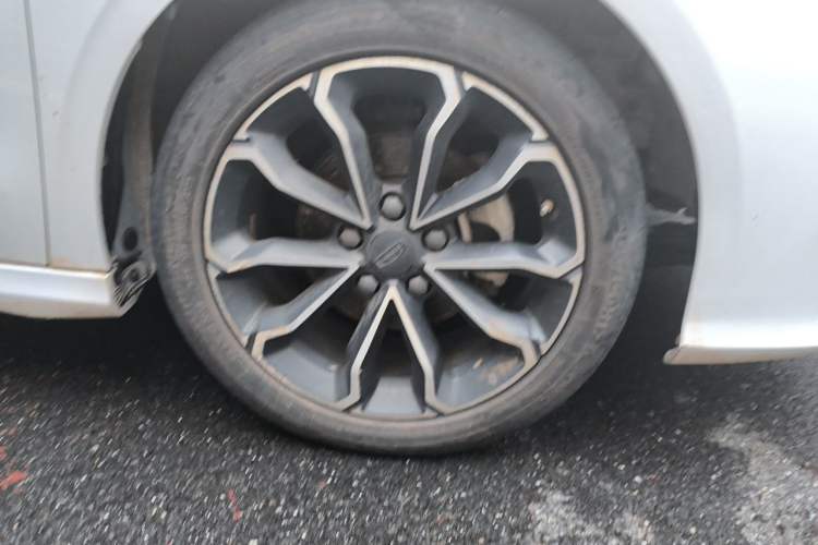 Used Geely Auto Binray 2021 1.4T CVT Asian Games Edition Right Front Wheel Hub