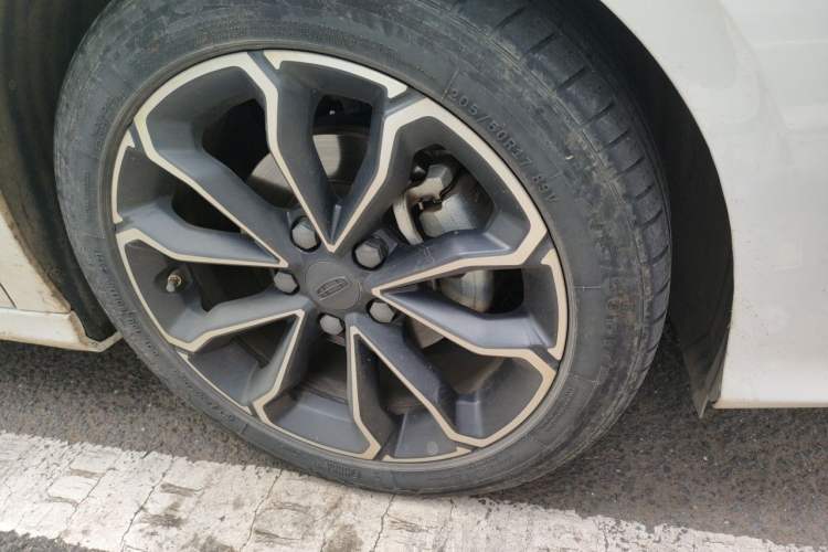Used Geely Auto Binray 2021 1.4T CVT Asian Games Edition Right Front Wheel Hub