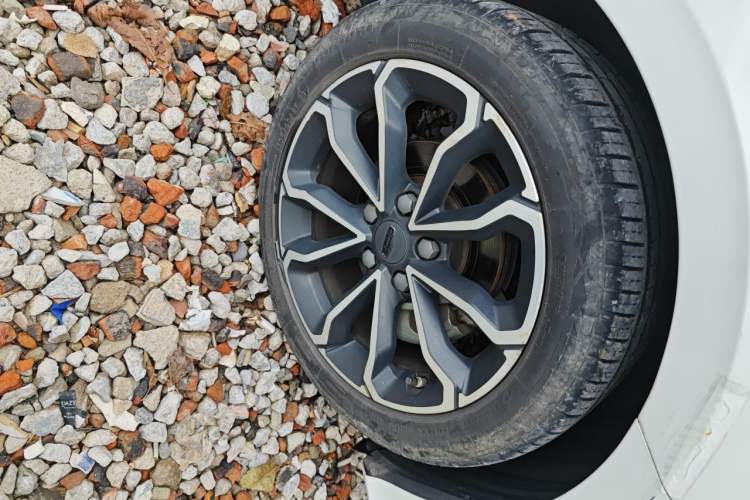 Used Geely Auto Binray 2021 1.4T CVT Asian Games Edition Right Front Wheel Hub
