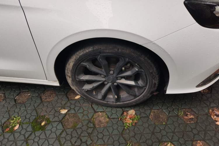 Used Geely Auto Binray 2021 1.4T CVT Asian Games Edition Right Front Wheel Hub