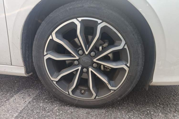 Used Geely Auto Binray 2021 1.4T CVT Asian Games Edition Right Front Wheel Hub