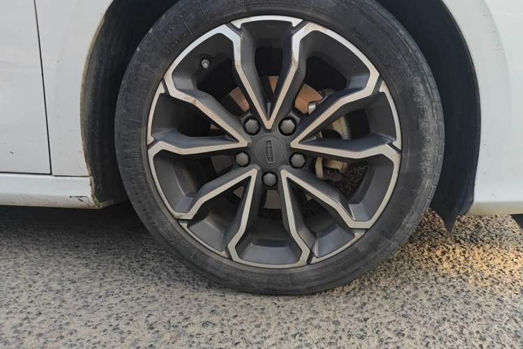 Used Geely Auto Binray 2021 1.4T CVT Asian Games Edition Right Front Wheel Hub