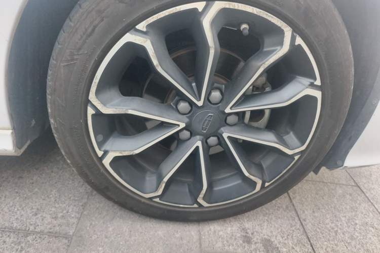 Used Geely Auto Binray 2021 1.4T CVT Asian Games Edition Right Front Wheel Hub