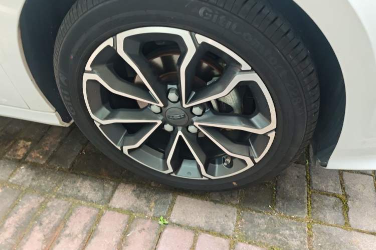 Used Geely Auto Binray 2021 1.4T CVT Asian Games Edition Right Front Wheel Hub