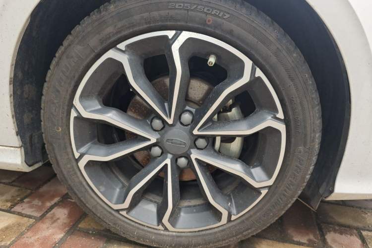 Used Geely Auto Binray 2021 1.4T CVT Asian Games Edition Right Front Wheel Hub