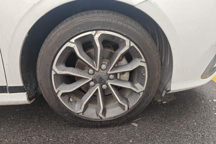 Used Geely Auto Binray 2021 1.4T CVT Asian Games Edition Right Front Wheel Hub
