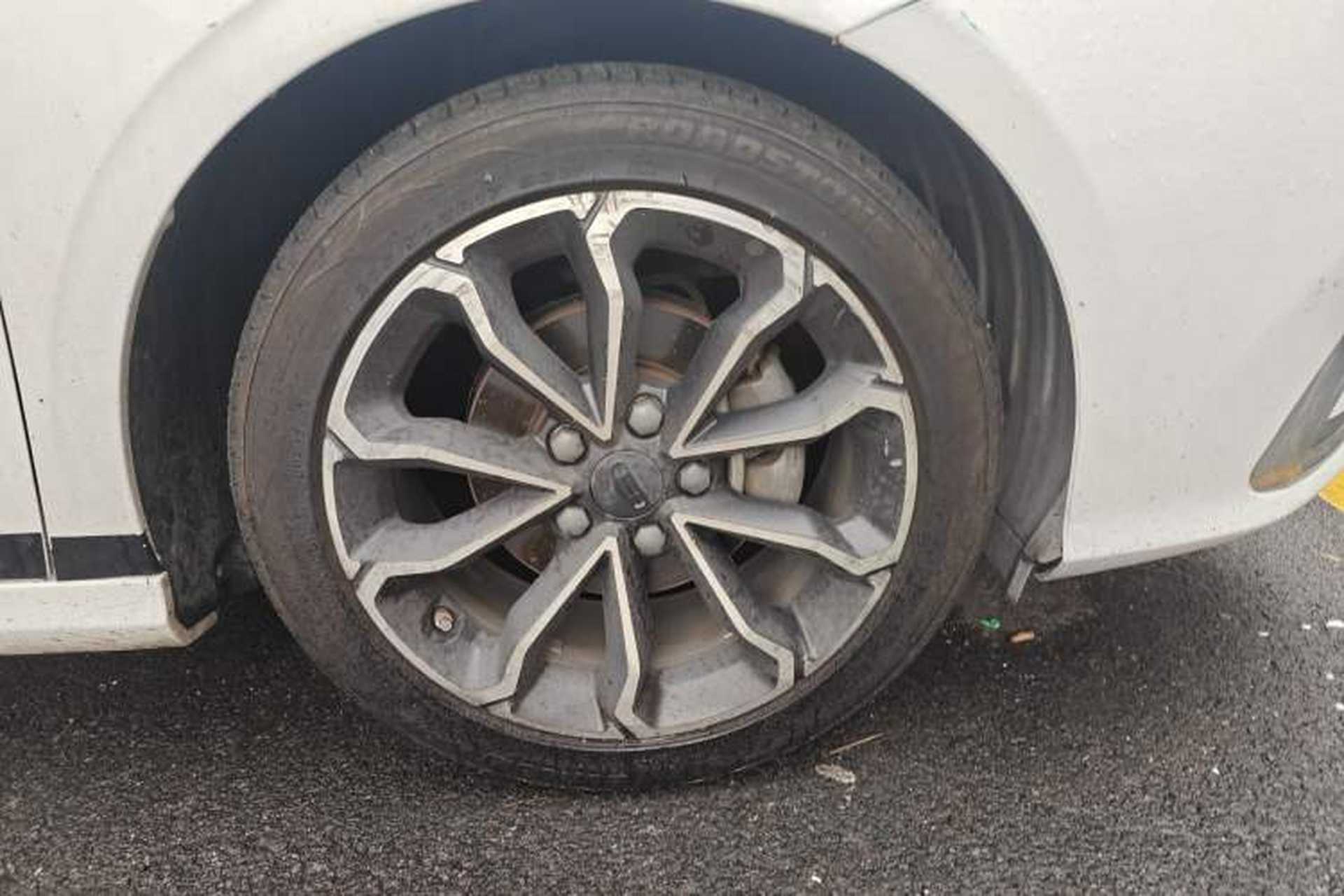 Used Geely Auto Binray 2021 1.4T CVT Asian Games Edition Right Front Wheel Hub