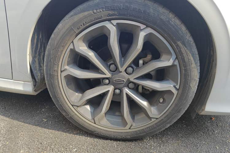 Used Geely Auto Binray 2021 1.4T CVT Asian Games Edition Right Front Wheel Hub