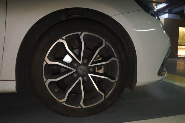 Used Geely Auto Binray 2021 1.4T CVT Asian Games Edition Right Front Wheel Hub