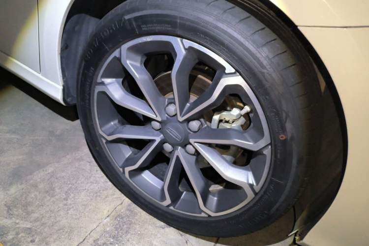 Used Geely Auto Binray 2021 1.4T CVT Asian Games Edition Right Front Wheel Hub