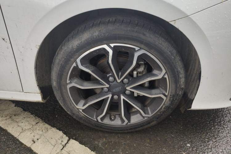 Used Geely Auto Binray 2021 1.4T CVT Asian Games Edition Right Front Wheel Hub