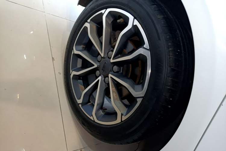 Used Geely Auto Binray 2021 1.4T CVT Asian Games Edition Right Rear Wheel Hub