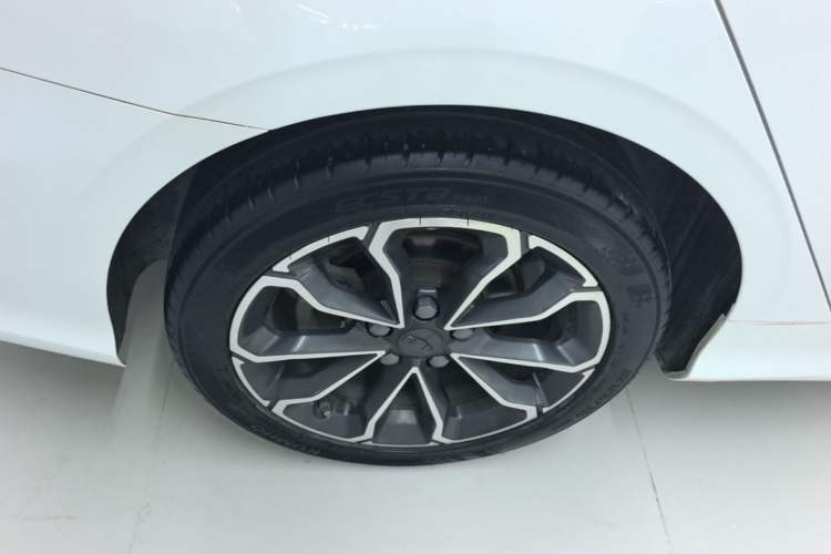 Used Geely Auto Binray 2021 1.4T CVT Asian Games Edition Right Rear Wheel Hub
