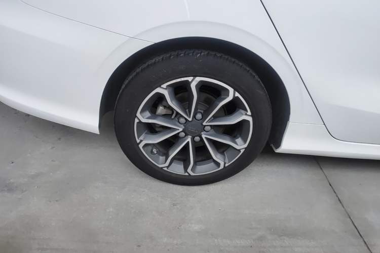 Used Geely Auto Binray 2021 1.4T CVT Asian Games Edition Right Rear Wheel Hub