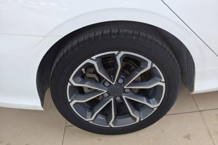 Used Geely Auto Binray 2021 1.4T CVT Asian Games Edition Right Rear Wheel Hub