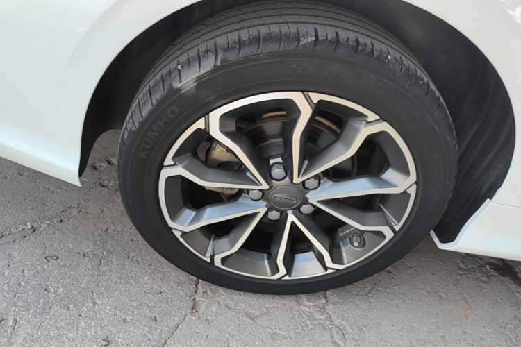 Used Geely Auto Binray 2021 1.4T CVT Asian Games Edition Right Rear Wheel Hub