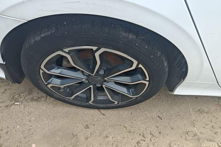 Used Geely Auto Binray 2021 1.4T CVT Asian Games Edition Right Rear Wheel Hub