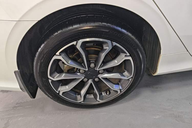 Used Geely Auto Binray 2021 1.4T CVT Asian Games Edition Right Rear Wheel Hub