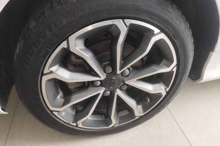 Used Geely Auto Binray 2021 1.4T CVT Asian Games Edition Right Rear Wheel Hub