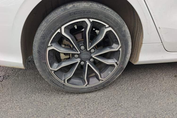 Used Geely Auto Binray 2021 1.4T CVT Asian Games Edition Right Rear Wheel Hub
