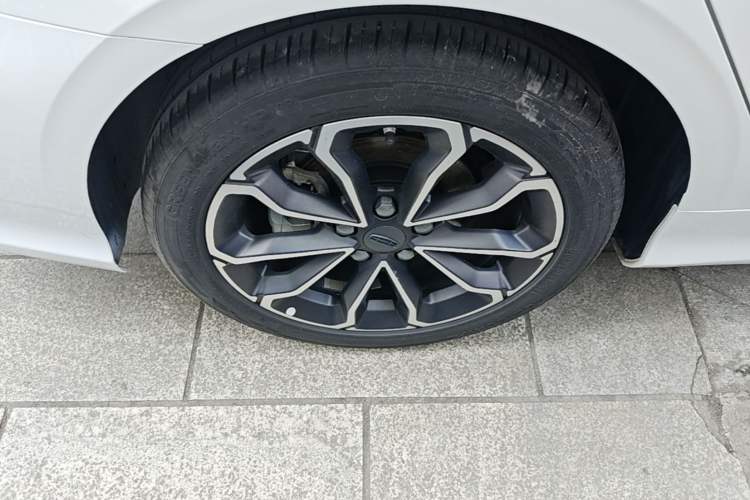 Used Geely Auto Binray 2021 1.4T CVT Asian Games Edition Right Rear Wheel Hub