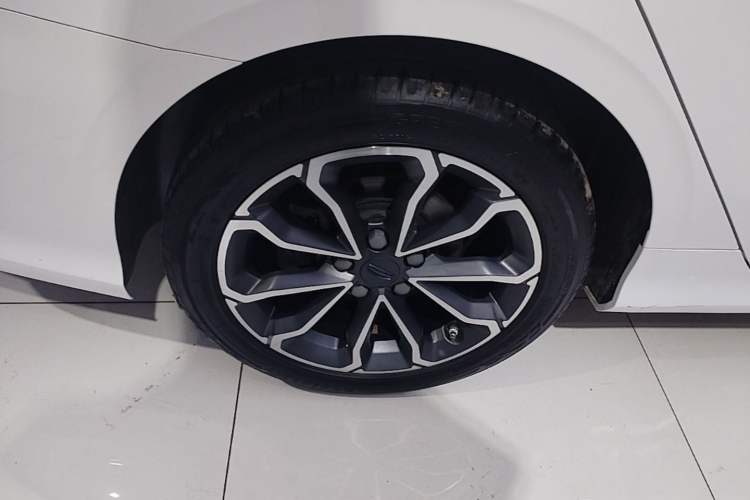 Used Geely Auto Binray 2021 1.4T CVT Asian Games Edition Right Rear Wheel Hub