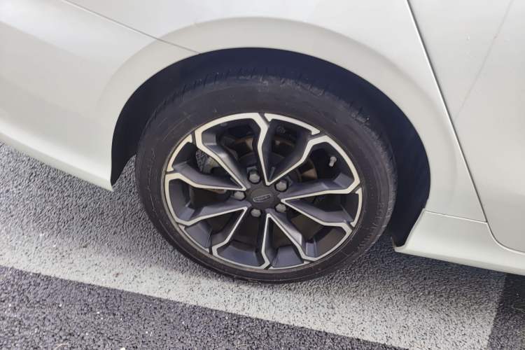 Used Geely Auto Binray 2021 1.4T CVT Asian Games Edition Right Rear Wheel Hub