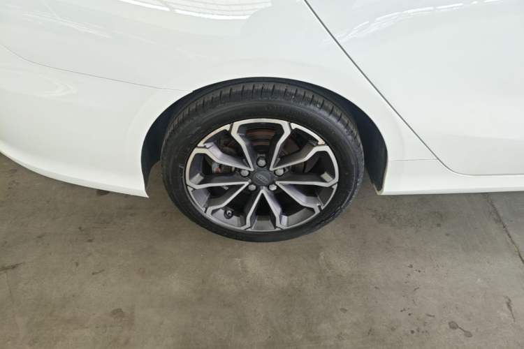 Used Geely Auto Binray 2021 1.4T CVT Asian Games Edition Right Rear Wheel Hub