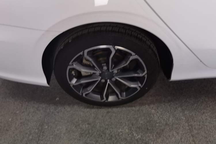 Used Geely Auto Binray 2021 1.4T CVT Asian Games Edition Right Rear Wheel Hub