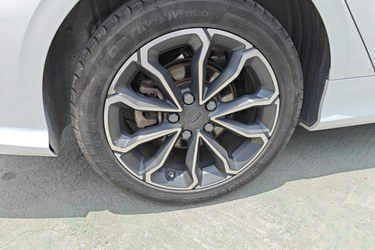 Used Geely Auto Binray 2021 1.4T CVT Asian Games Edition Right Rear Wheel Hub