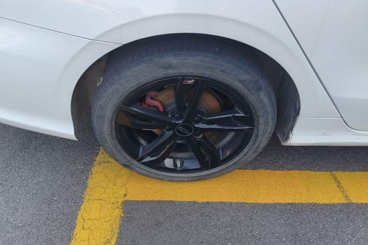 Used Geely Auto Binray 2021 1.4T CVT F-Sport Edition Right Rear Wheel Hub