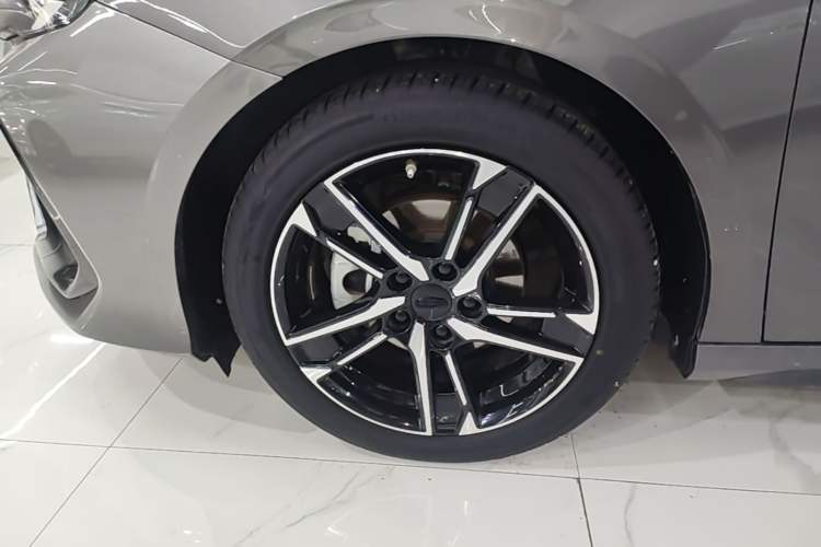 Used Geely Auto Binray 2022 Binrui COOL 1.5T DCT Electric Edition Left Front Wheel Hub