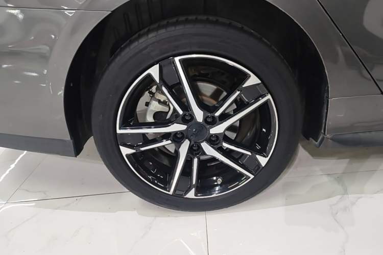 Used Geely Auto Binray 2022 Binrui COOL 1.5T DCT Electric Edition Right Rear Wheel Hub
