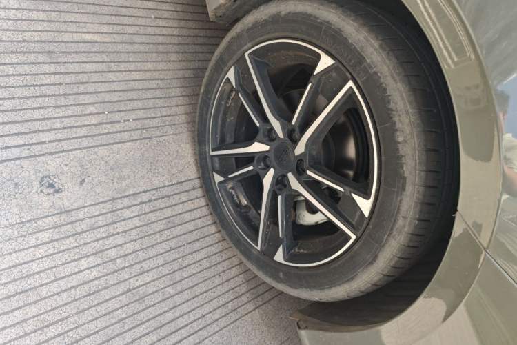 Used Geely Auto Binray 2022 Binrui COOL 1.5T DCT Electric Edition Right Front Wheel Hub