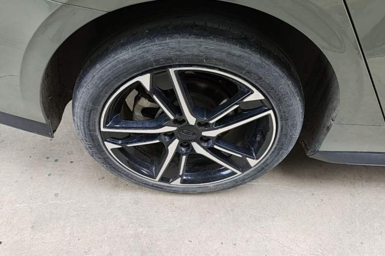 Used Geely Auto Binray 2022 Binrui COOL 1.5T DCT Electric Edition Right Rear Wheel Hub