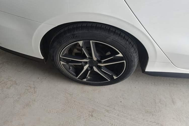 Used Geely Auto Binray 2022 Binrui COOL 1.5T DCT Electric Edition Right Rear Wheel Hub