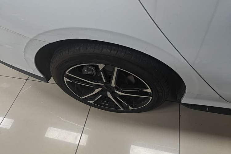Used Geely Auto Binray 2022 Binrui COOL 1.5T DCT Electric Edition Right Rear Wheel Hub