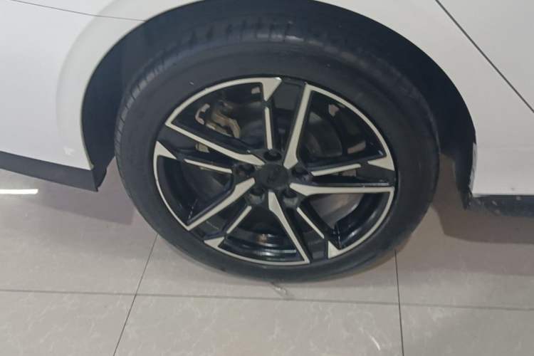 Used Geely Auto Binray 2022 Binrui COOL 1.5T DCT Electric Edition Right Rear Wheel Hub