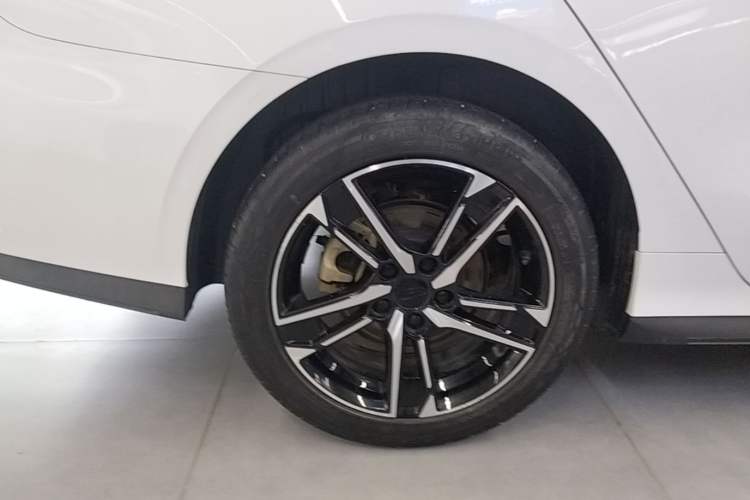 Used Geely Auto Binray 2022 Binrui COOL 1.5T DCT Electric Edition Right Rear Wheel Hub