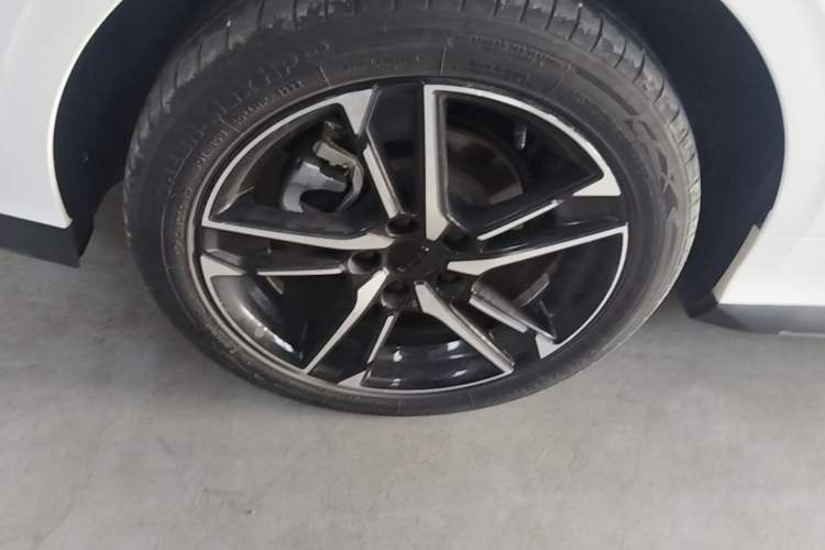 Used Geely Auto Binray 2022 Binrui COOL 1.5T DCT Electric Edition Right Rear Wheel Hub