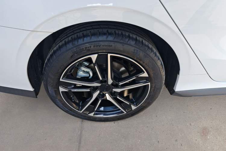 Used Geely Auto Binray 2022 Binrui COOL 1.5T DCT Electric Edition Right Rear Wheel Hub