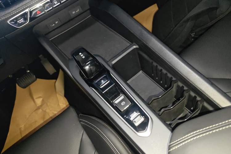 Used Geely Auto Binray 2022 Binrui COOL 1.5T DCT Electric Edition Gear Lever
