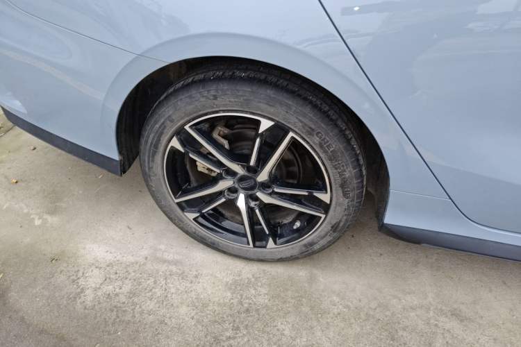 Used Geely Auto Binray 2024 Binrui COOL 1.5T DCT Champion Edition Right Rear Wheel Hub