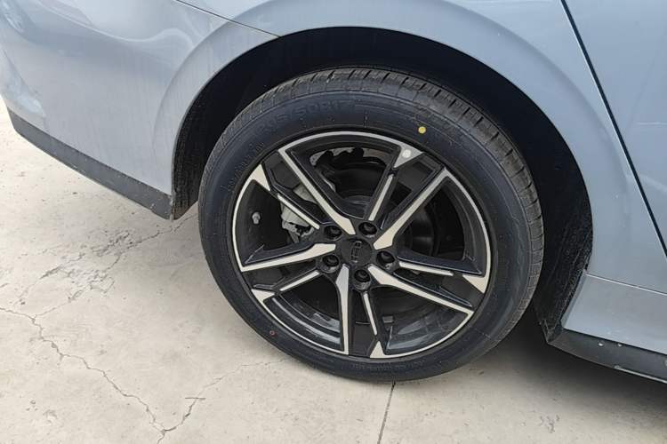Used Geely Auto Binray 2024 Binrui COOL 1.5T DCT Longteng Edition Right Rear Wheel Hub