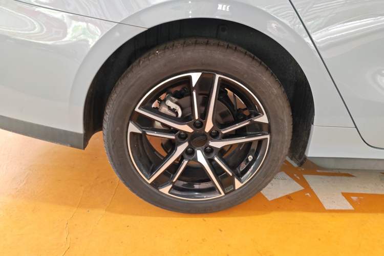 Used Geely Auto Binray 2024 Binrui COOL 1.5T DCT Champion Edition Right Rear Wheel Hub