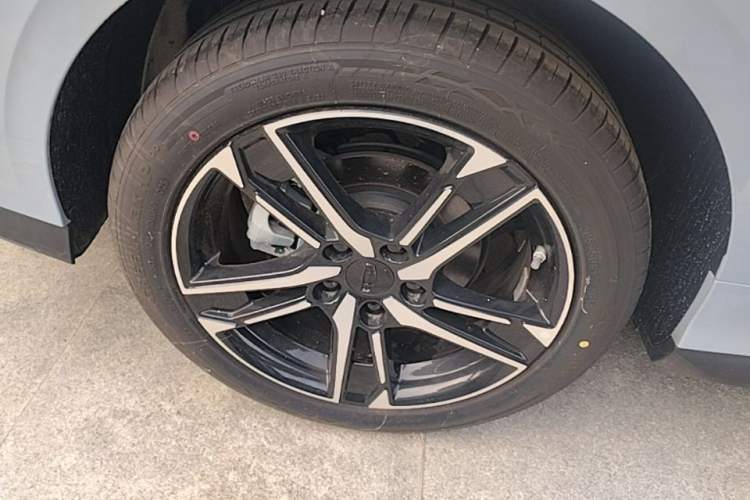 Used Geely Auto Binray 2024 Binrui COOL 1.5T DCT Longteng Edition Right Rear Wheel Hub