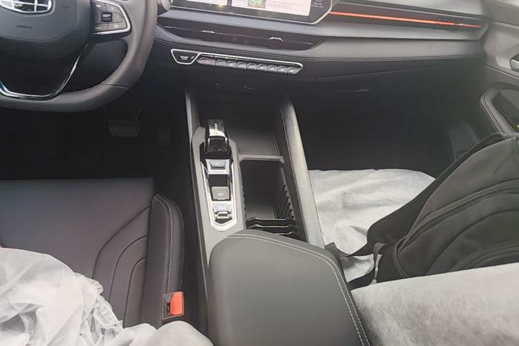 Used Geely Auto Binray 2024 Binrui COOL 1.5T DCT Longteng Edition Gear Lever