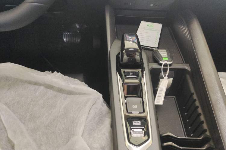 Used Geely Auto Binray 2024 Binrui COOL 1.5T DCT Longteng Edition Gear Lever
