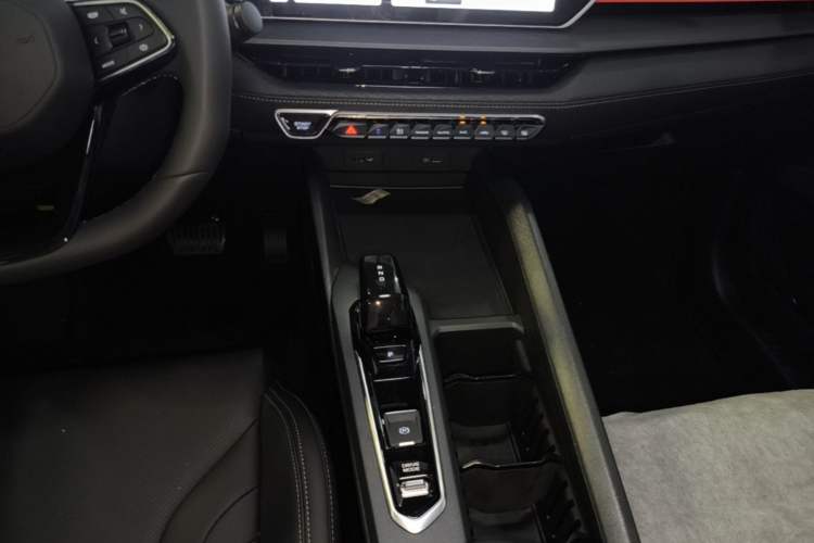 Used Geely Auto Binray 2024 Binrui COOL 1.5T DCT Longteng Edition Gear Lever